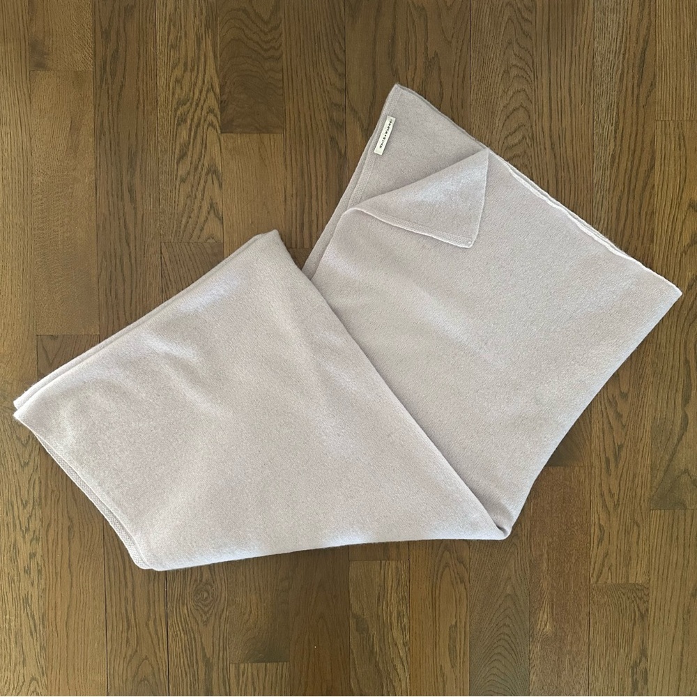 White + Warren 100% Cashmere Travel Wrap Scarf in Pale Lavender 81" x 36" - Picture 6 of 8